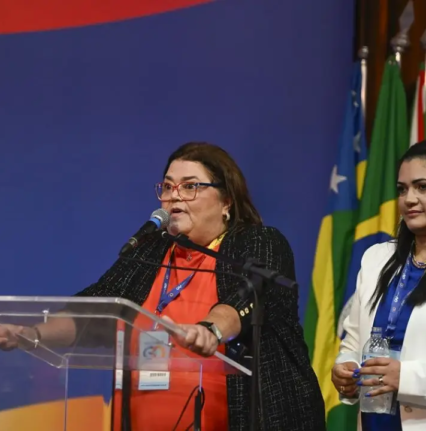 Eliene Meireles (à esquerda) e Rose Páscoa deram as boas-vindas aos visitantes (Foto: Yan Rissatti)﻿